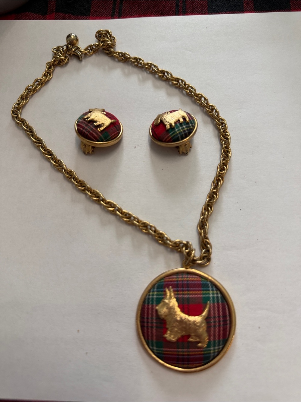 Vintage Gold-Tone Round Pendant Necklace with Matching Clip-On Earrings